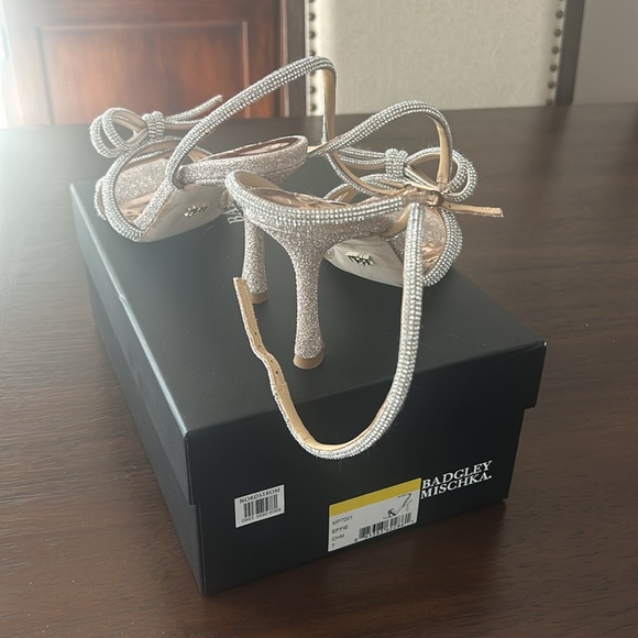 Badgley Mischka Effie Heeled Embellished Soft Gold Sandals Size 7.  Worn once - Picture 2 of 4